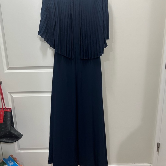 Halston Heritage Dark Navy Pleated Cape Sleeve Georgette Gown Size 10 US $189 - Picture 5 of 6